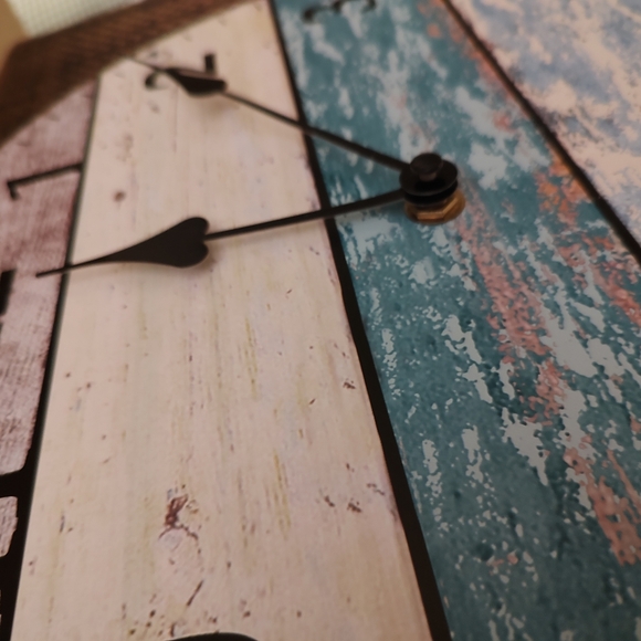 Nautical beach theme clock. - Picture 6 of 7